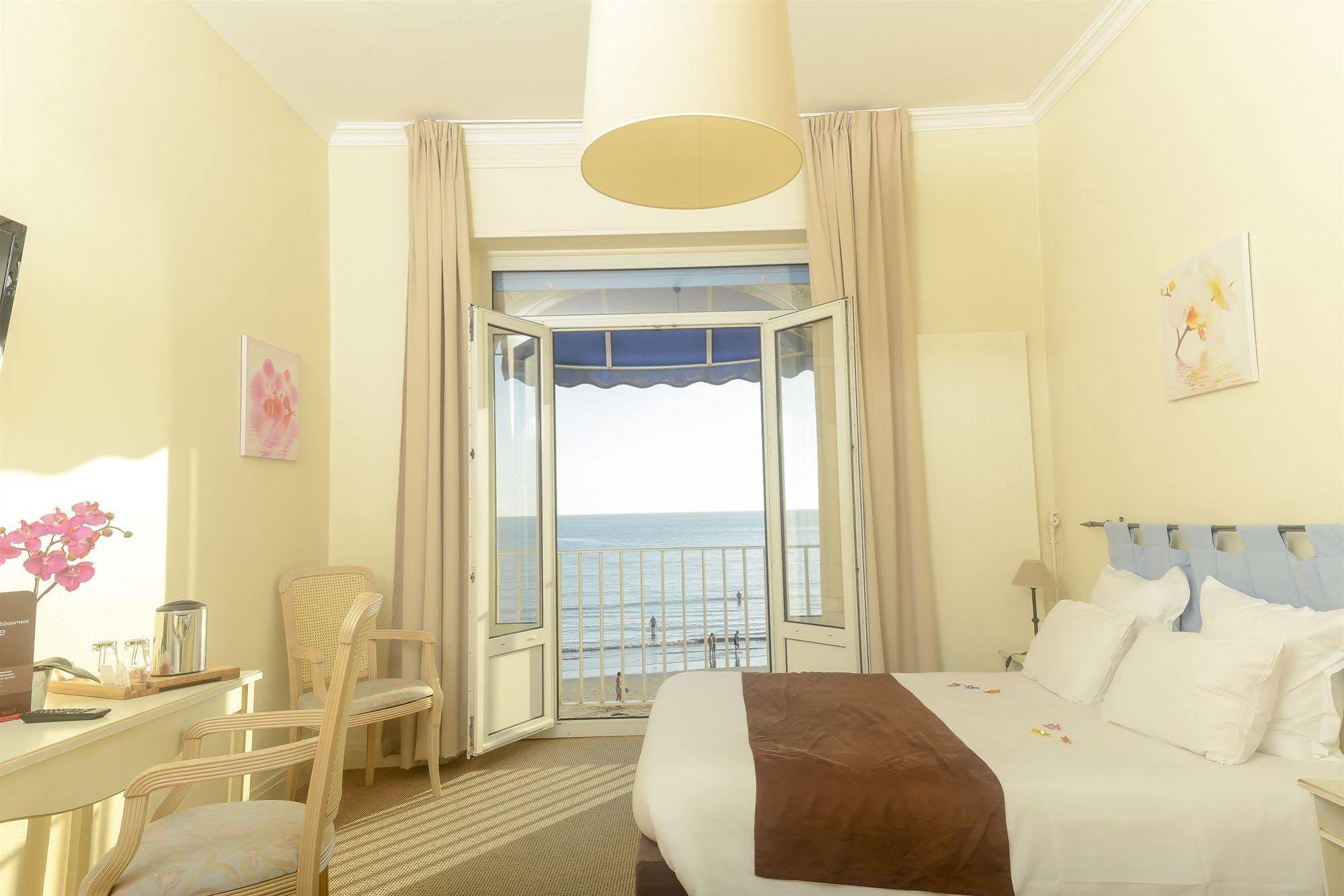 Cerise Royan - Le Grand Hotel De La Plage 外观 照片